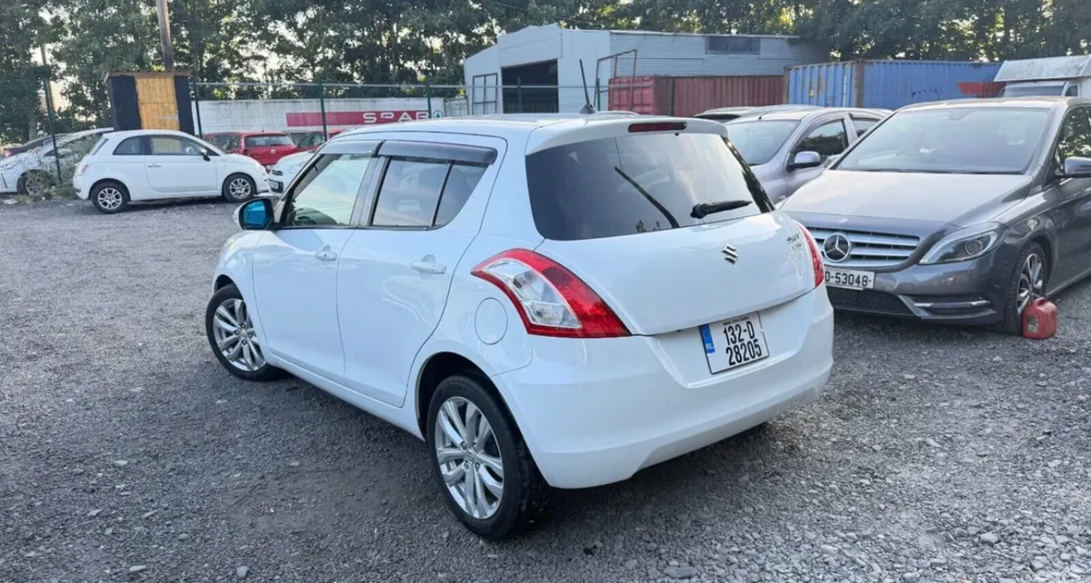 Suzuki Swift Hatchback, Petrol, 2013, White