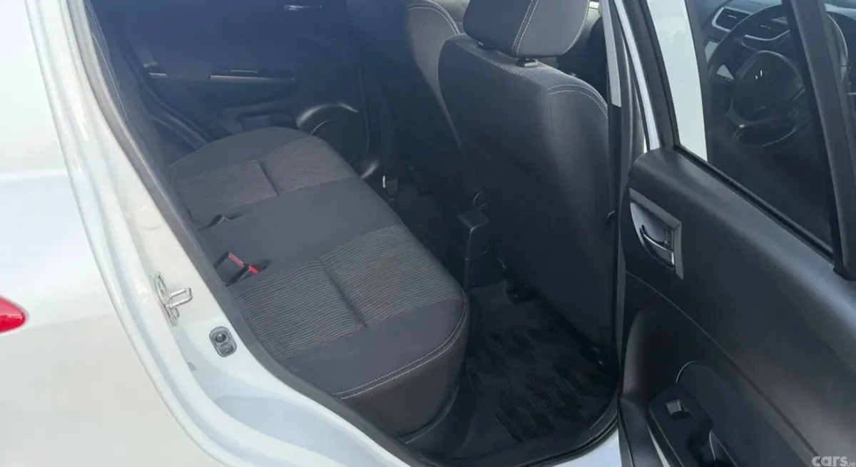 Suzuki Swift Hatchback, Petrol, 2013, White
