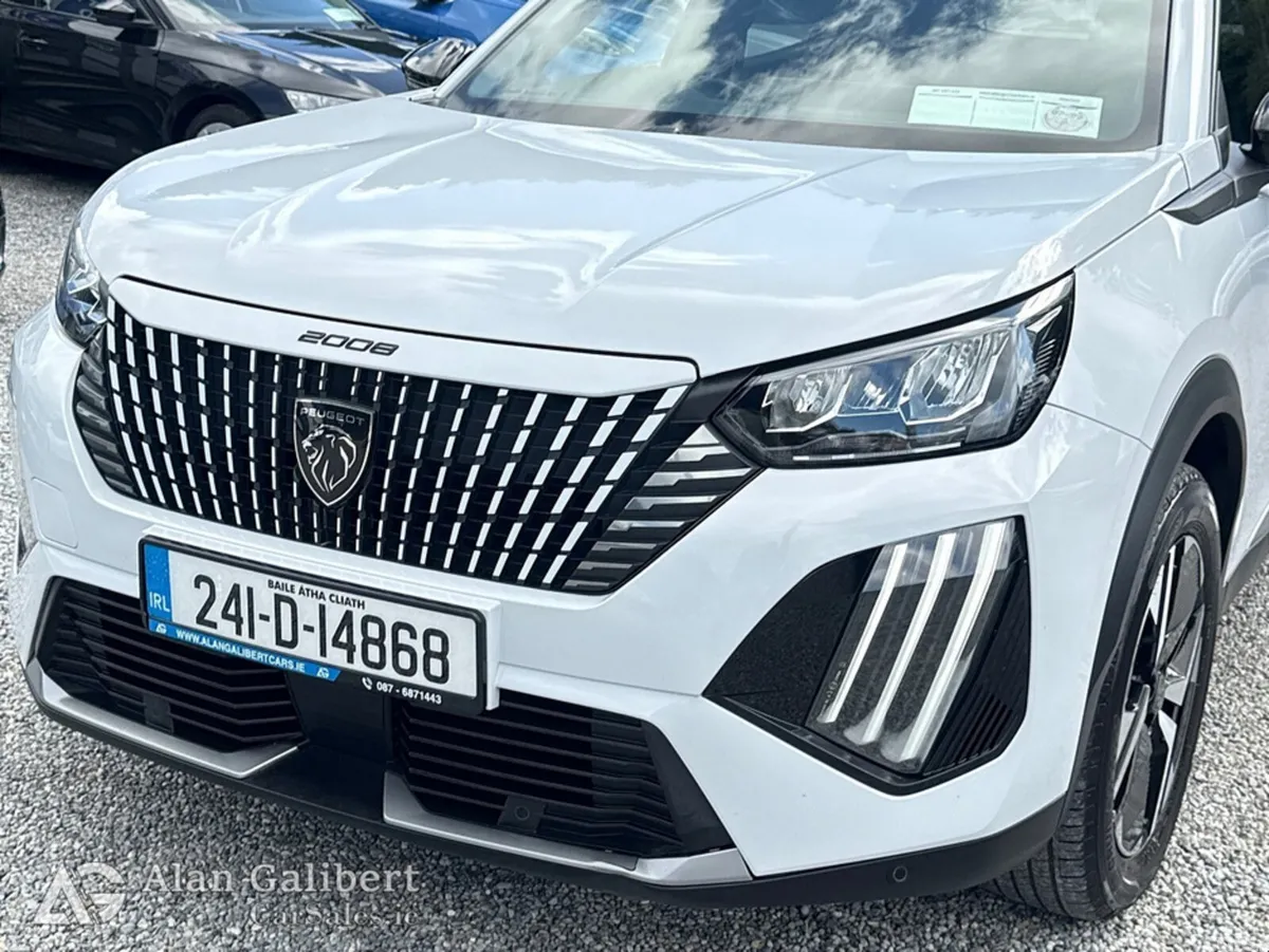 Peugeot 2008 MPV, Petrol, 2024, White