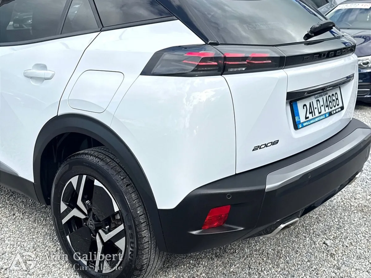 Peugeot 2008 MPV, Petrol, 2024, White
