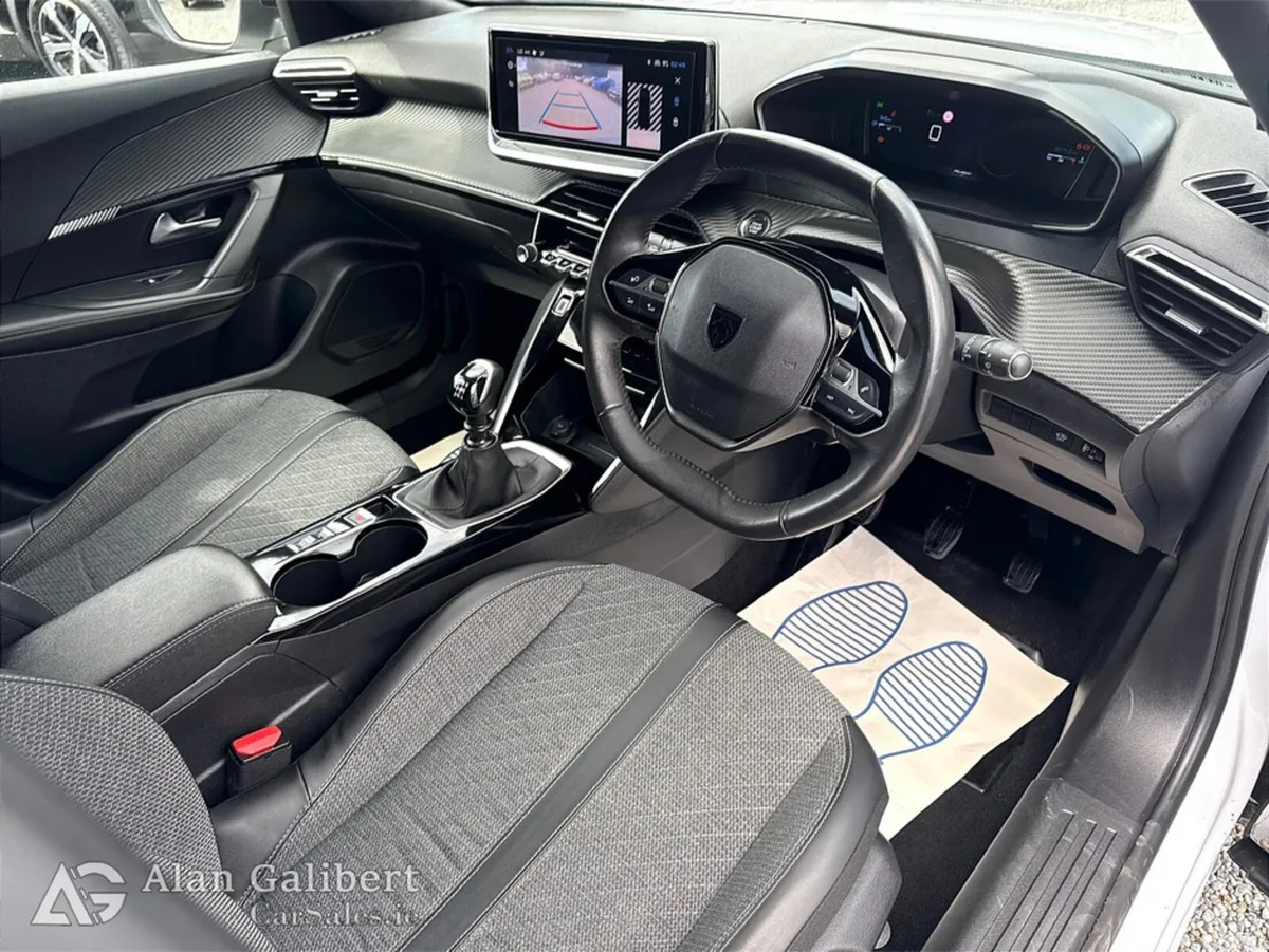 Peugeot 2008 MPV, Petrol, 2024, White