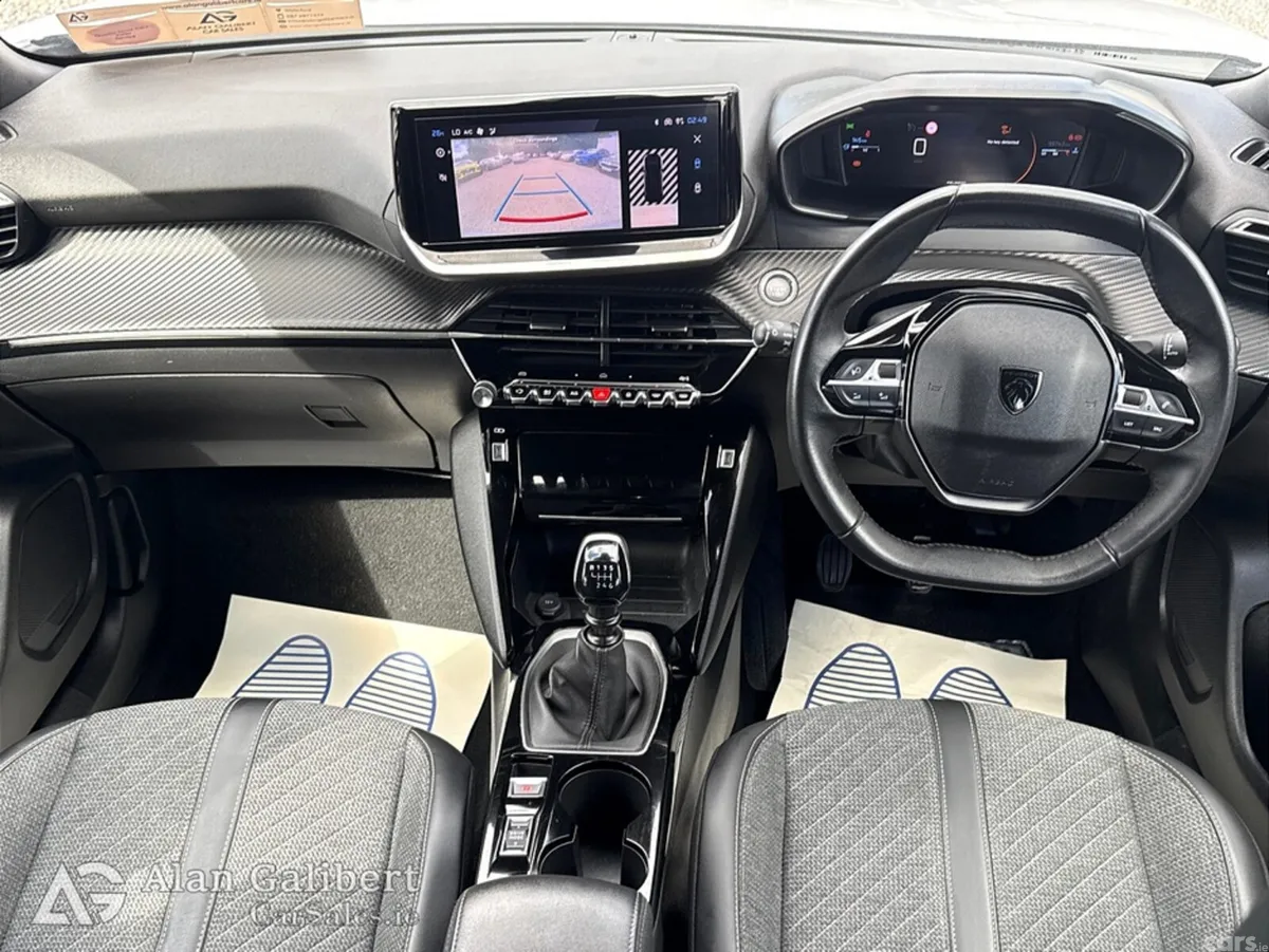 Peugeot 2008 MPV, Petrol, 2024, White