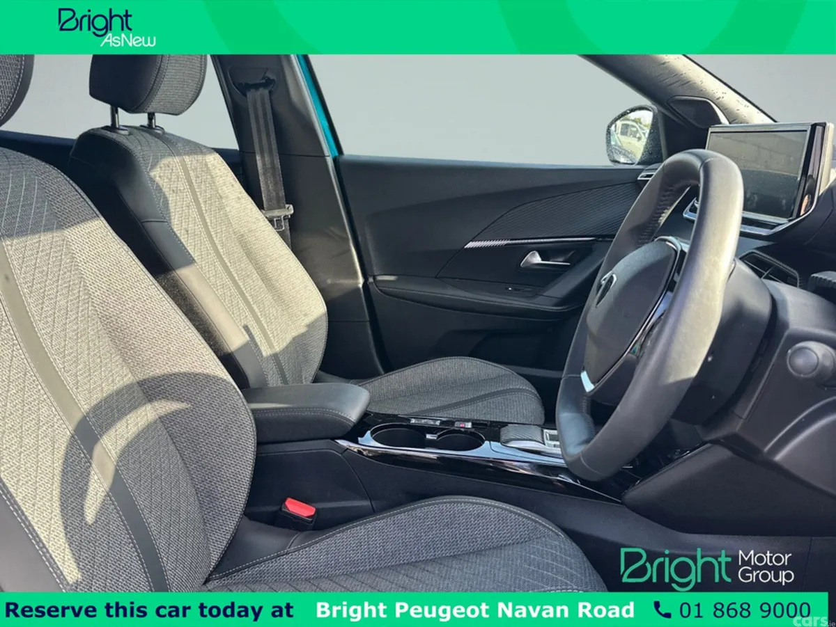Peugeot 2008 MPV, Electric, 2026, Blue