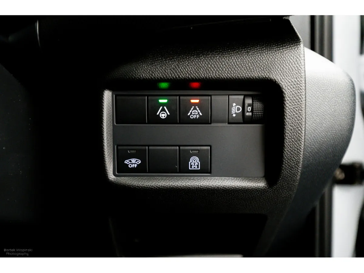 Citroen C5 Aircross SUV, Petrol Hybrid, 2026, White