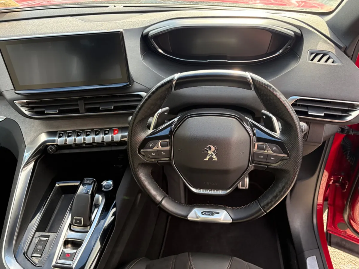 Peugeot 5008 MPV, Diesel, 2021, Red