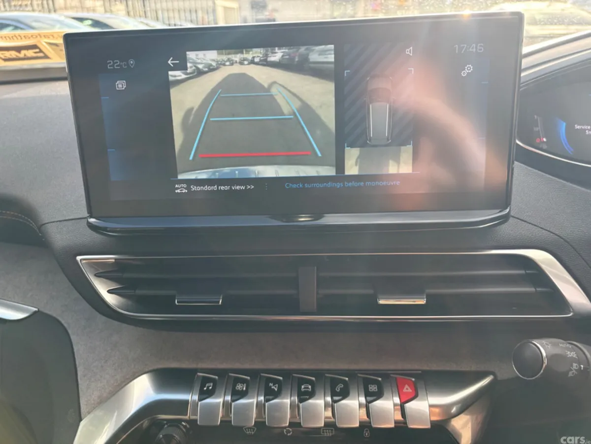 Peugeot 5008 MPV, Diesel, 2021, Red