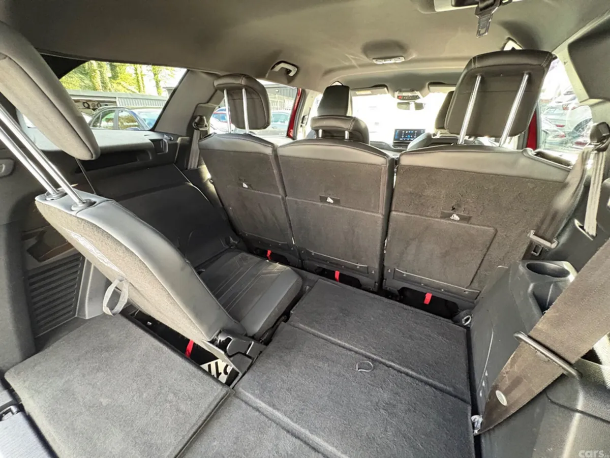 Peugeot 5008 MPV, Diesel, 2021, Red