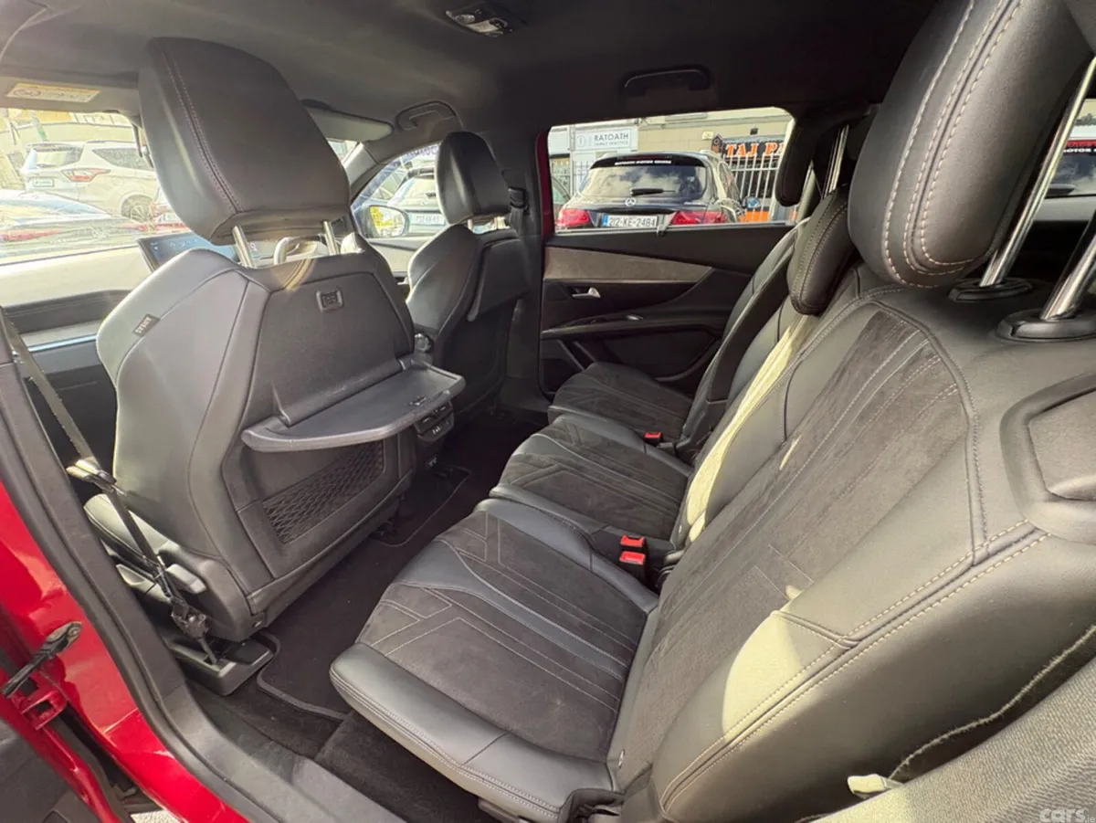 Peugeot 5008 MPV, Diesel, 2021, Red