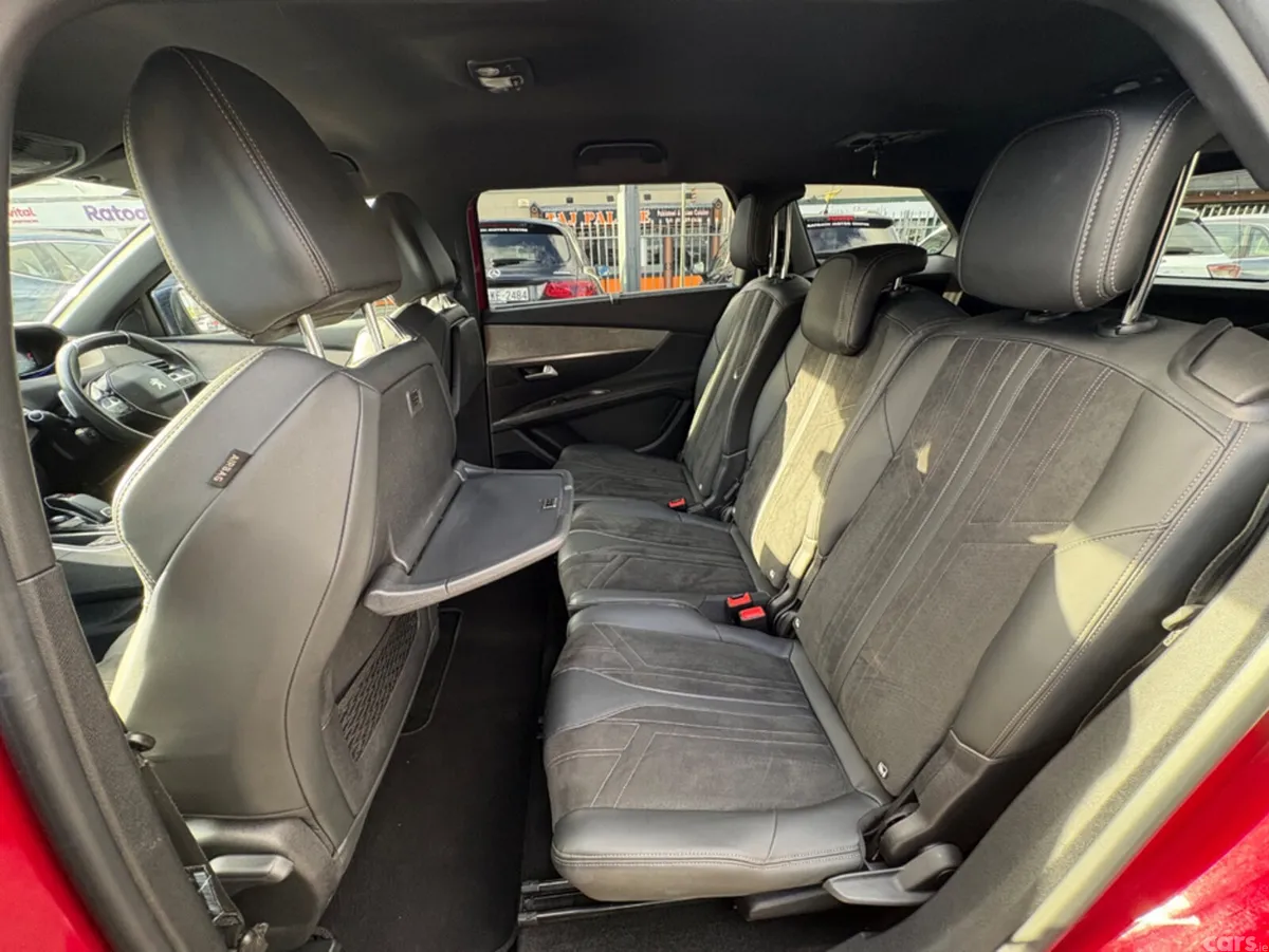 Peugeot 5008 MPV, Diesel, 2021, Red