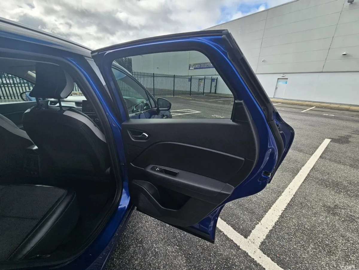 Renault Captur Hatchback, Petrol, 2022, Blue