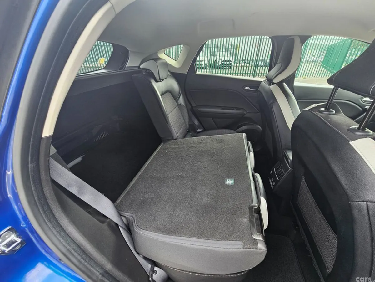 Renault Captur Hatchback, Petrol, 2022, Blue