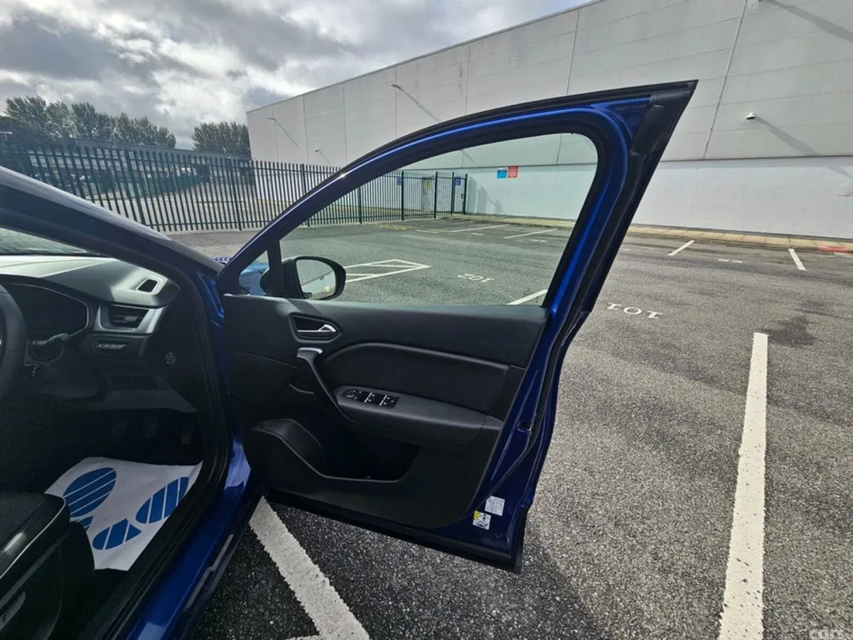 Renault Captur Hatchback, Petrol, 2022, Blue