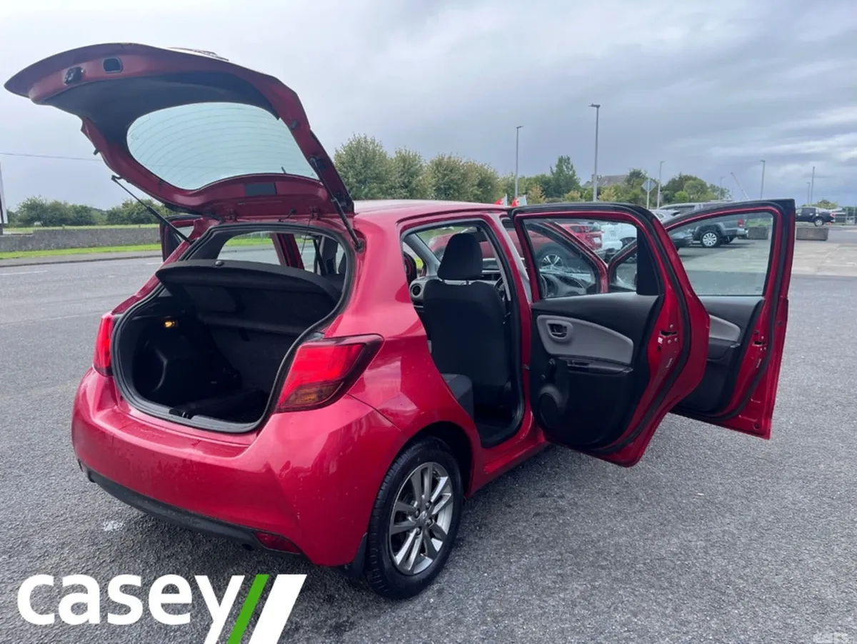 Toyota Yaris Hatchback, Petrol, 2016, Red