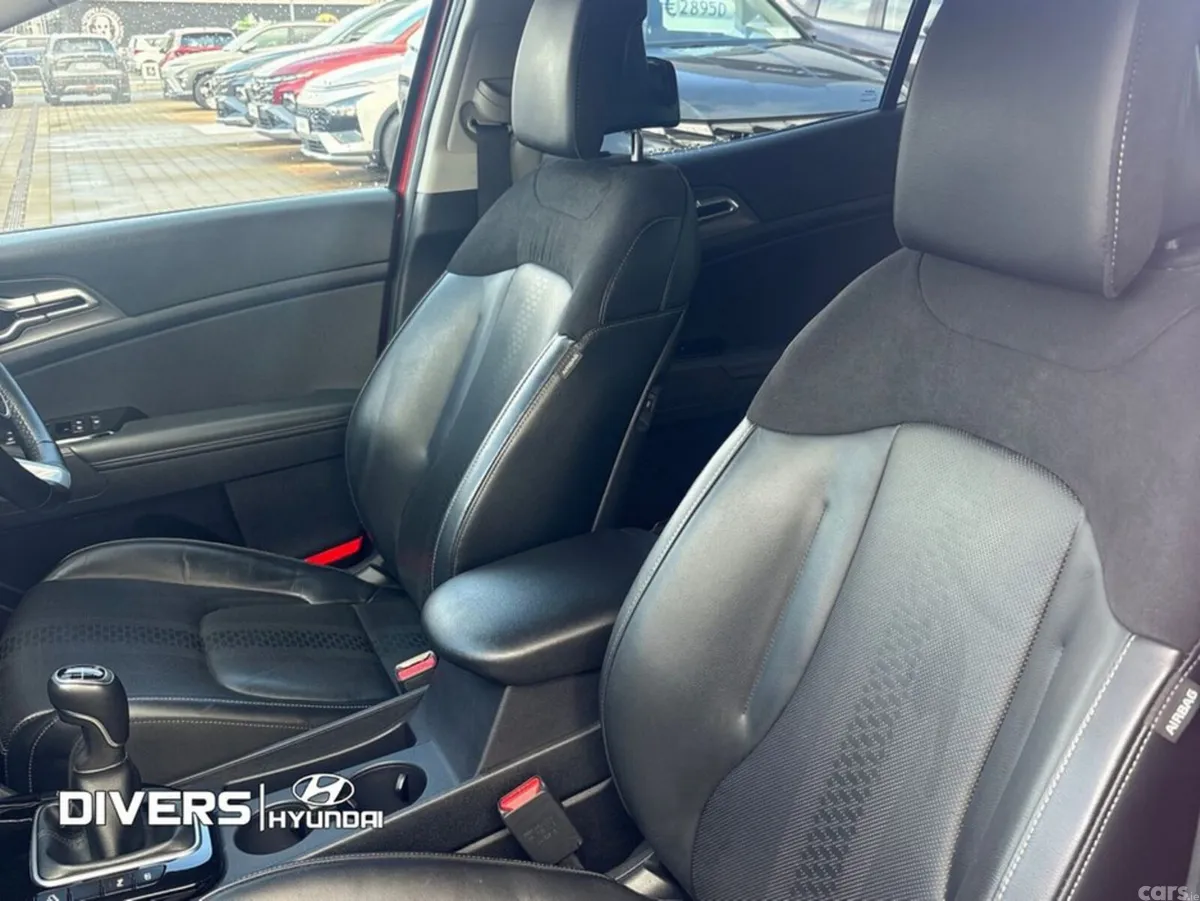 Kia Sportage MPV, Diesel, 2025, Red