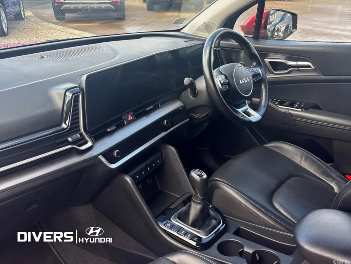 Kia Sportage MPV, Diesel, 2025, Red
