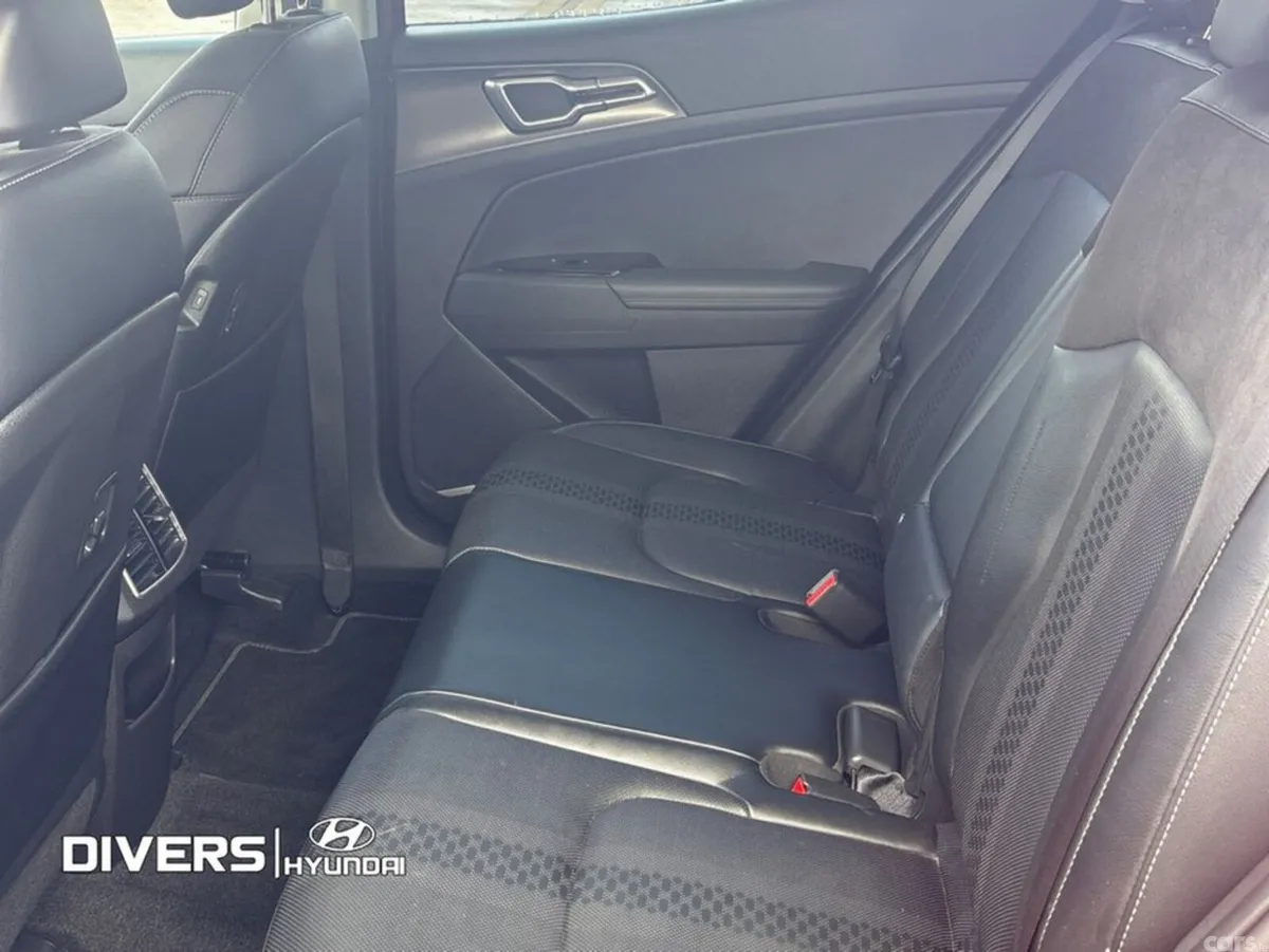 Kia Sportage MPV, Diesel, 2025, Red