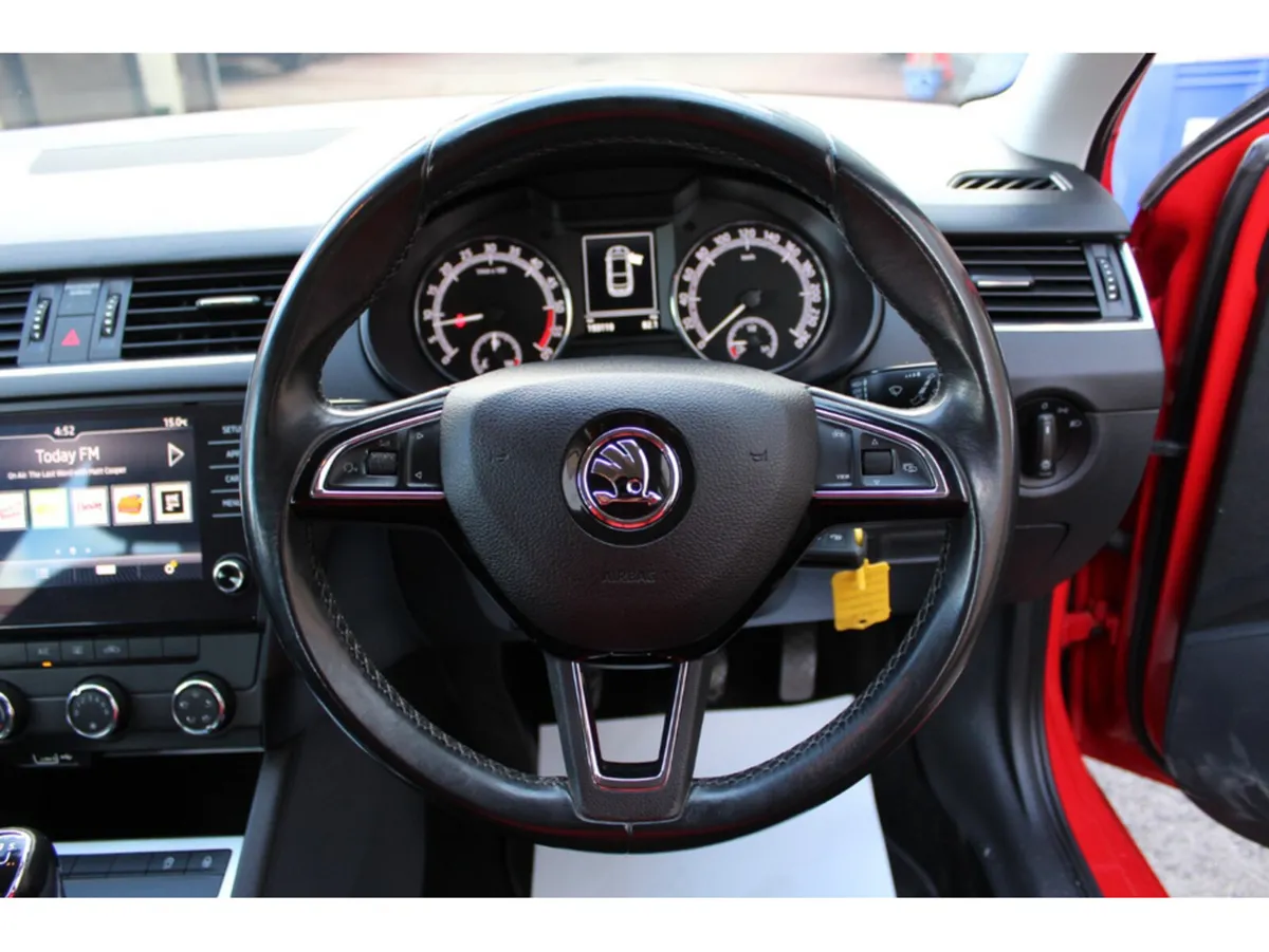 Skoda Octavia Hatchback, Diesel, 2019, Red