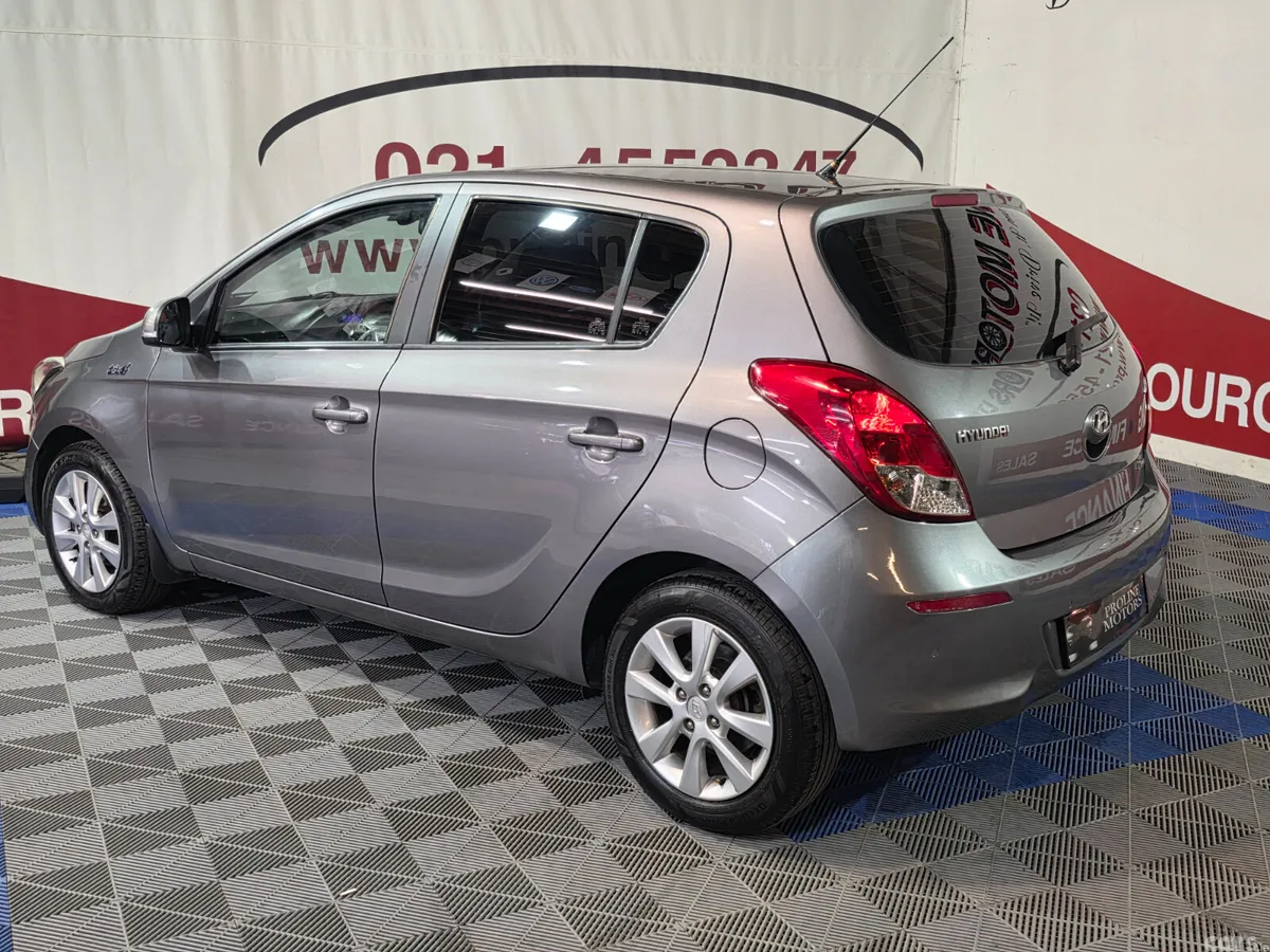 Hyundai i20 Hatchback, Petrol, 2014, Grey