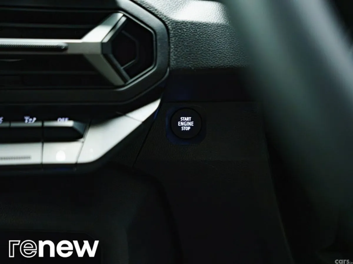 Dacia Duster SUV, Petrol Hybrid, 2026, White