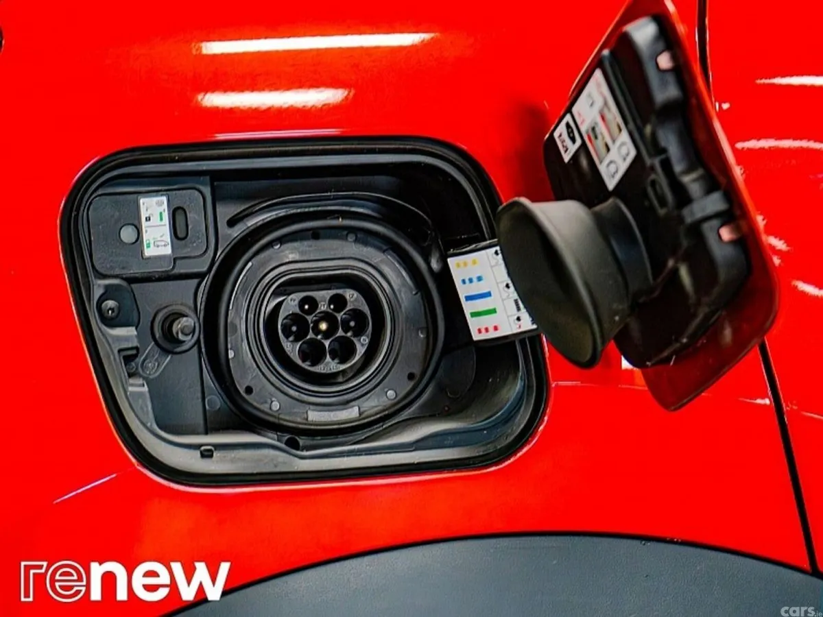 Renault Captur Hatchback, Petrol Plug-in Hybrid, 2021, Red