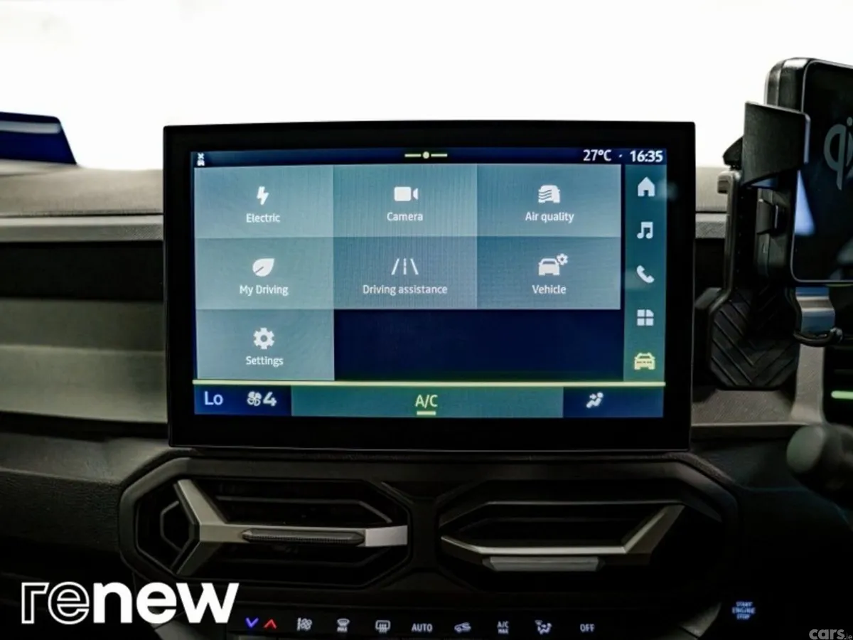 Dacia Duster SUV, Petrol Hybrid, 2025, Black