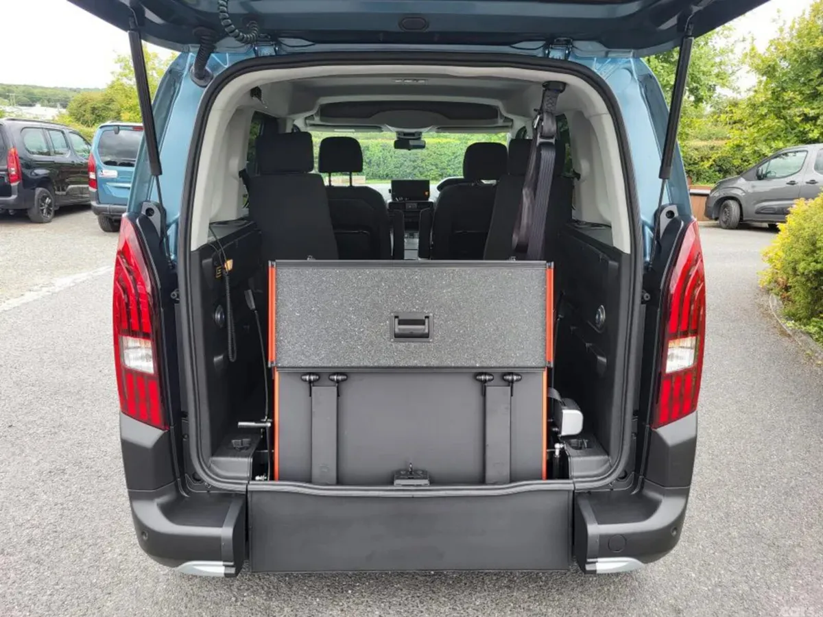 Peugeot Rifter MPV, Diesel, 2026, Blue