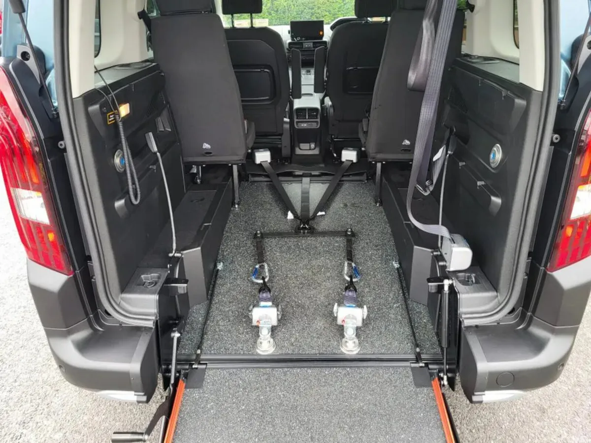 Peugeot Rifter MPV, Diesel, 2026, Blue