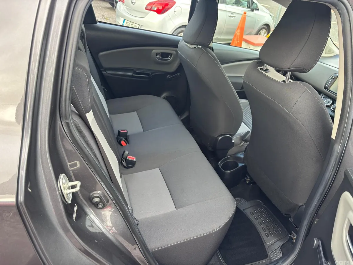Toyota Yaris Hatchback, Petrol, 2017, Grey