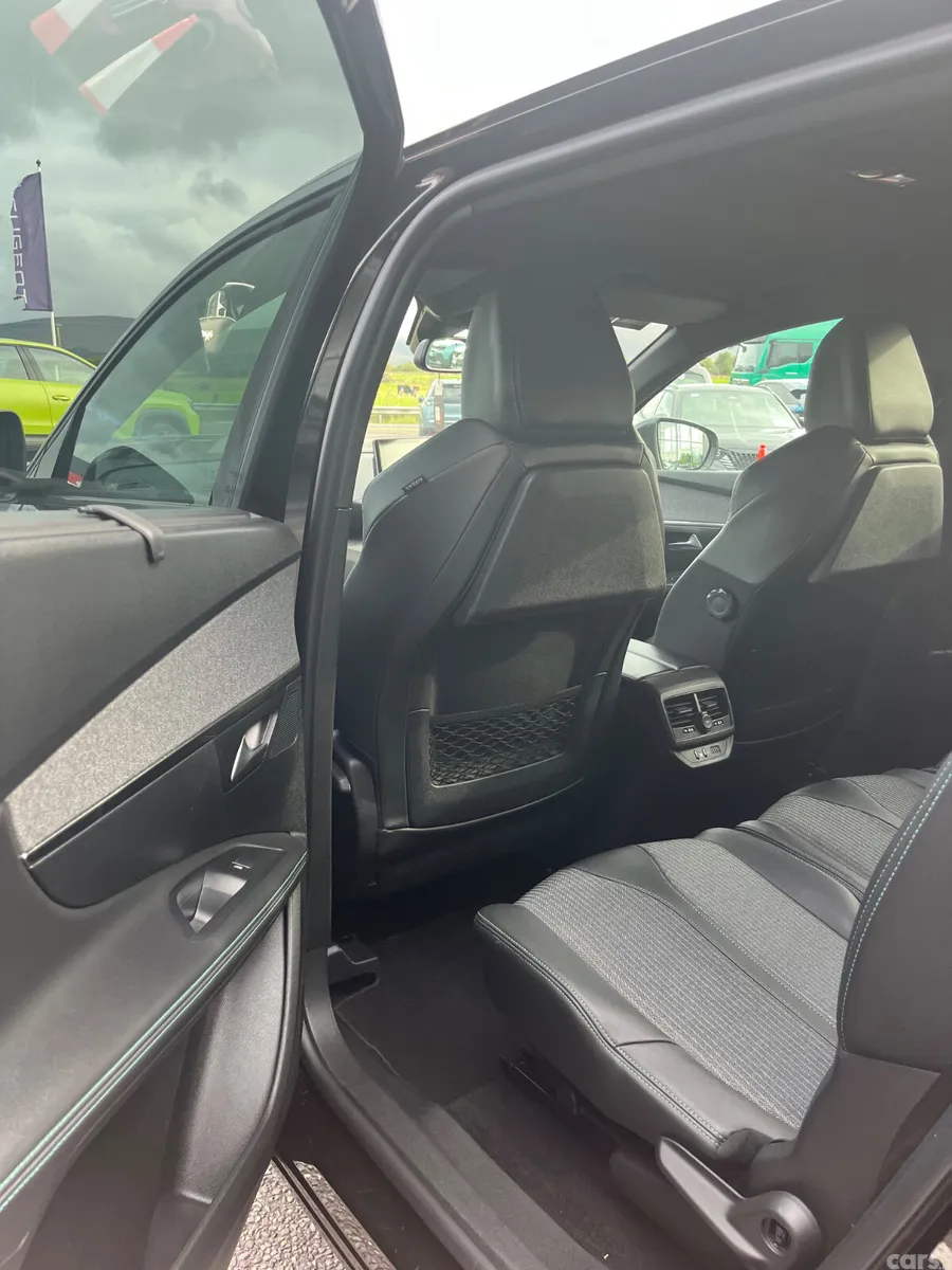 Peugeot 5008 MPV, Diesel, 2023, Black