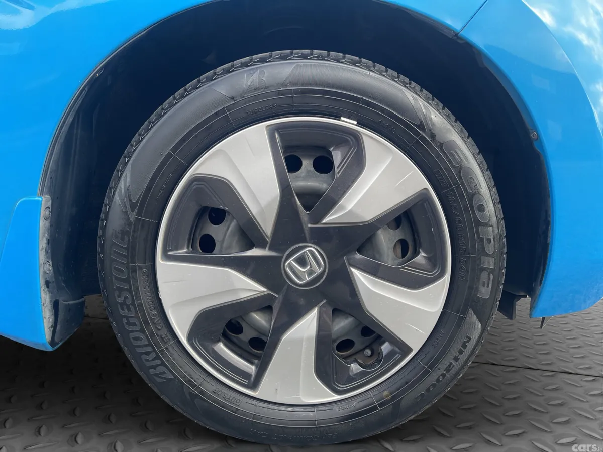 Honda Fit Hatchback, Petrol Hybrid, 2015, Blue