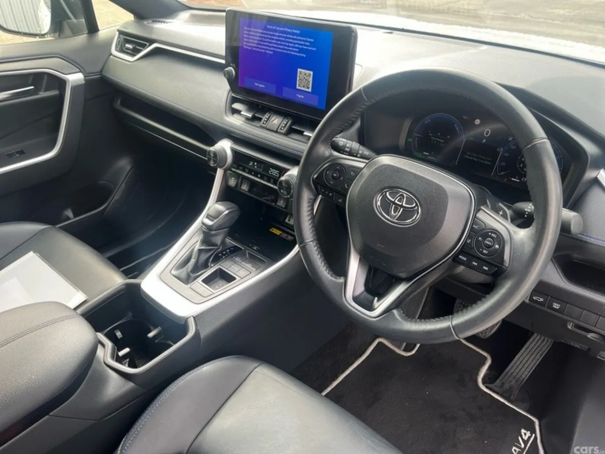 Toyota RAV4 SUV, Petrol Hybrid, 2024, White