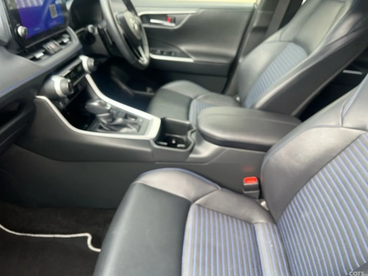 Toyota RAV4 SUV, Petrol Hybrid, 2024, White