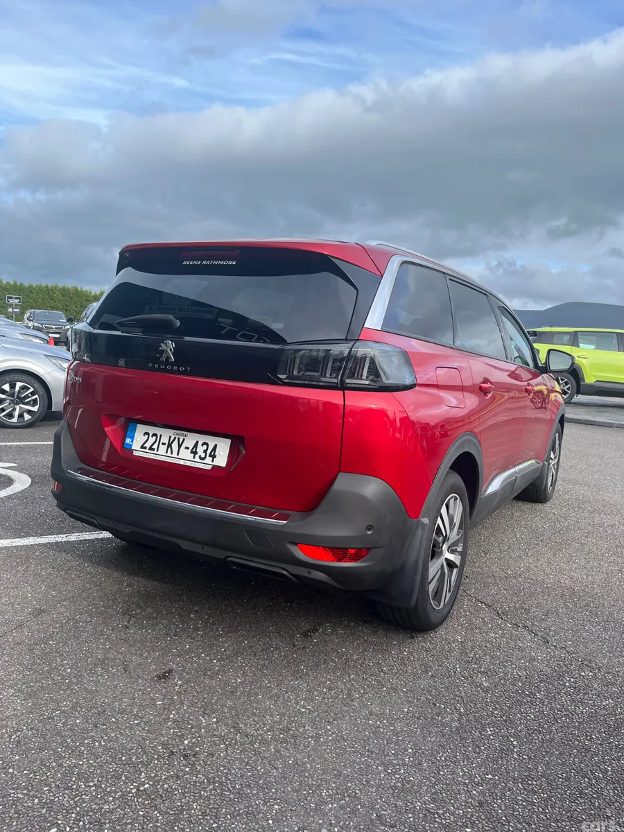 Peugeot 5008 MPV, Diesel, 2022, Red