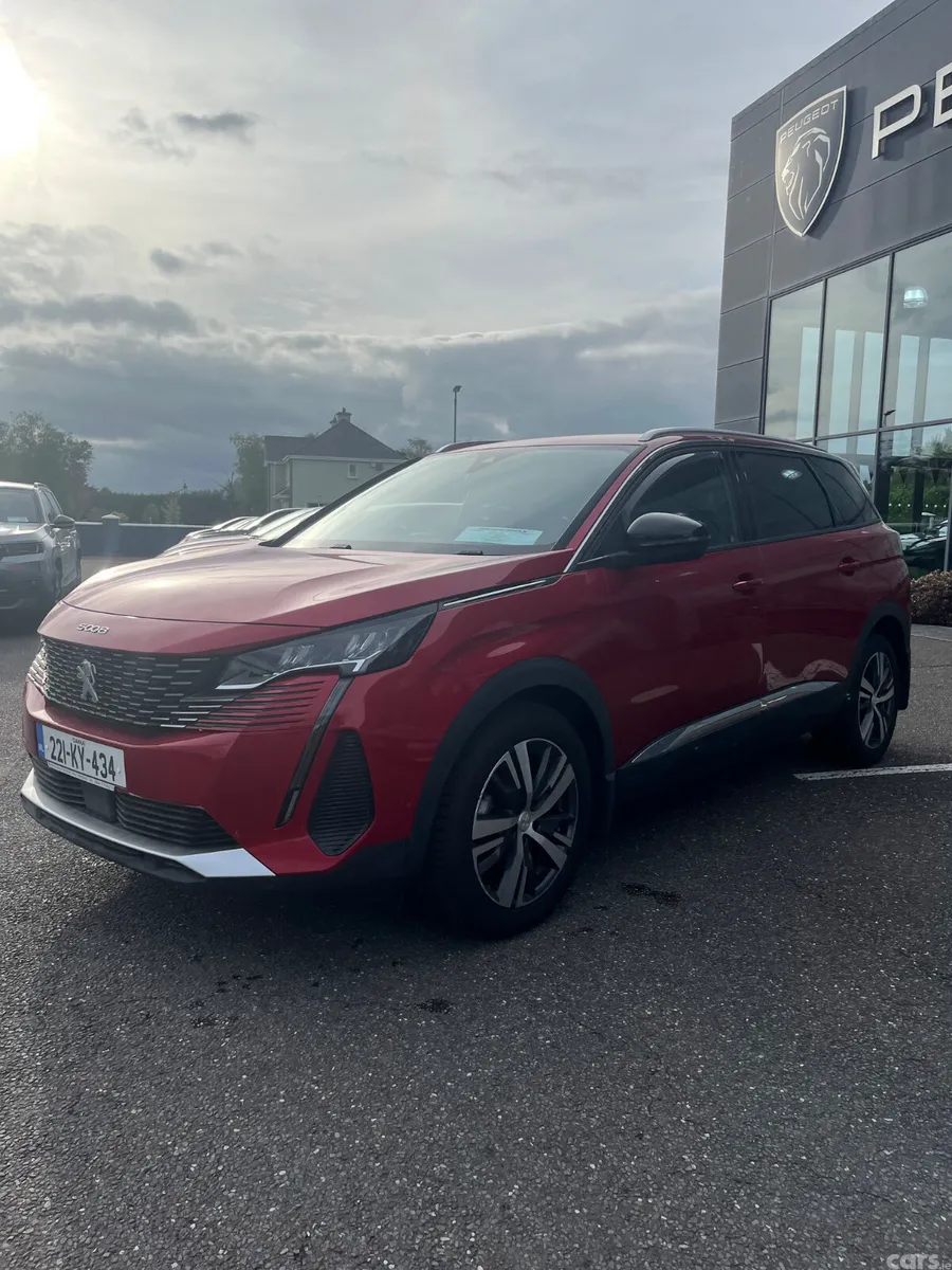 Peugeot 5008 MPV, Diesel, 2022, Red