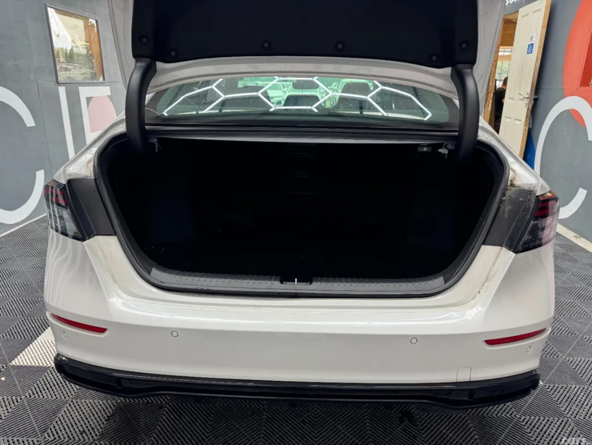 Honda Accord Saloon, Petrol Hybrid, 2024, White