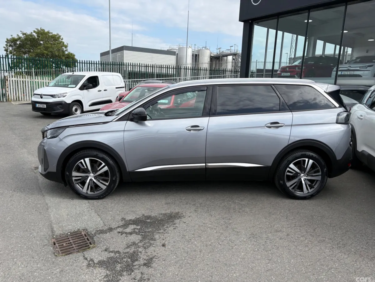Peugeot 5008 MPV, Diesel, 2022, Grey
