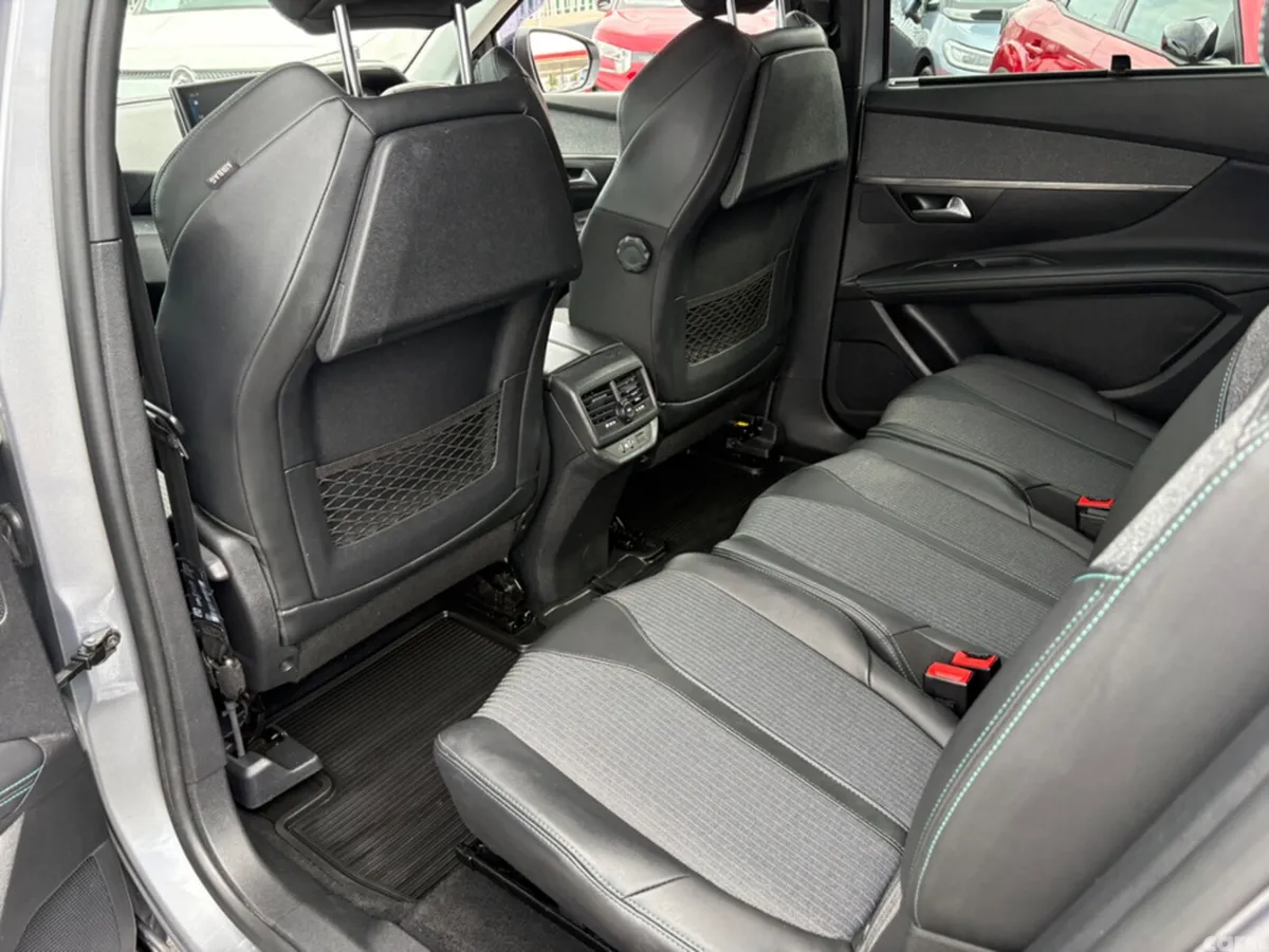Peugeot 5008 MPV, Diesel, 2022, Grey