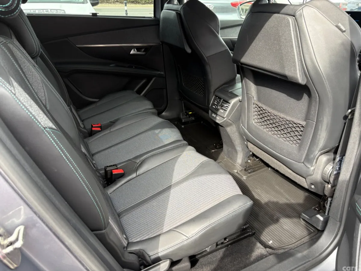 Peugeot 5008 MPV, Diesel, 2022, Grey