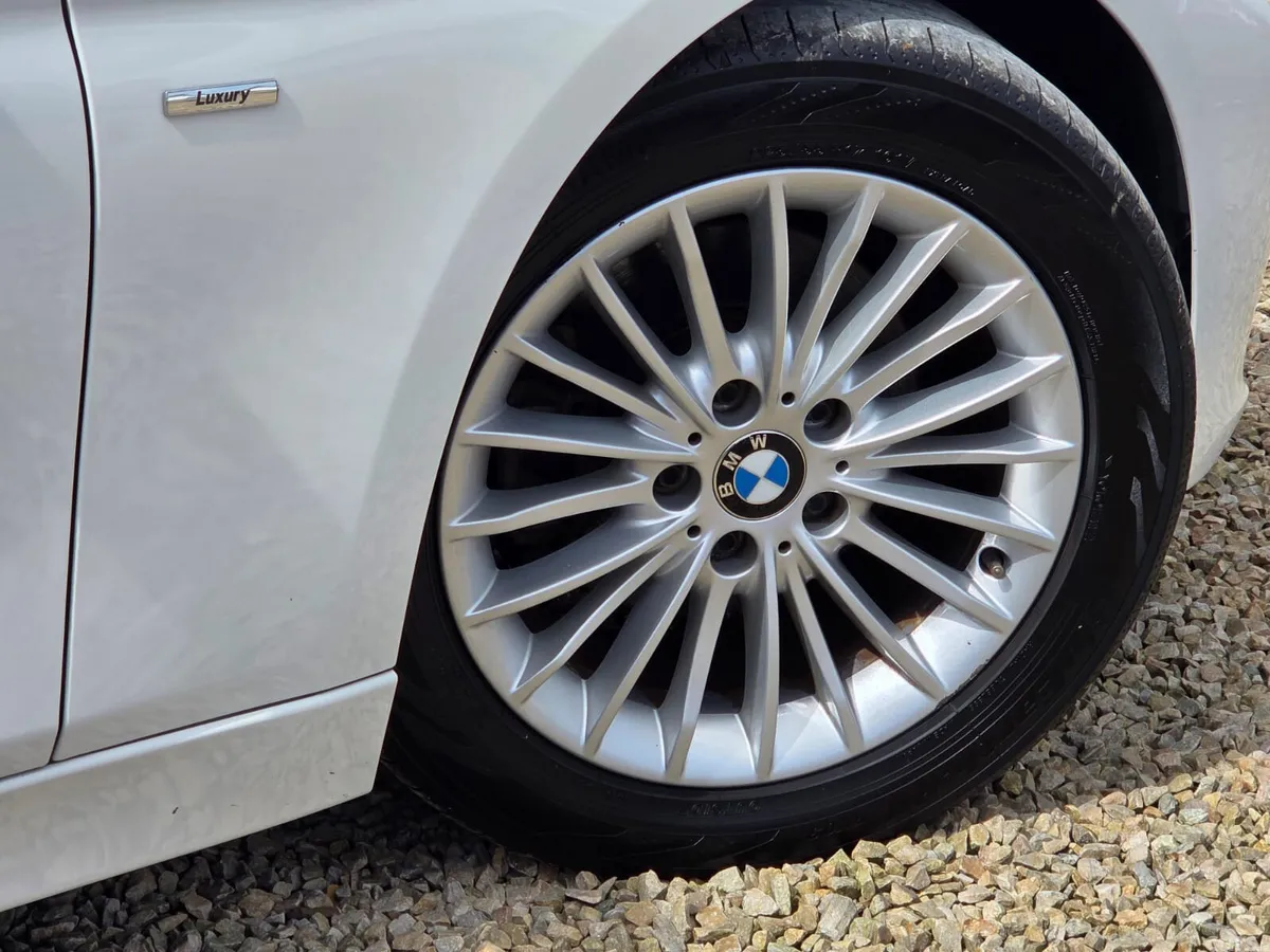 BMW 3-Series Saloon, Petrol, 2012, White