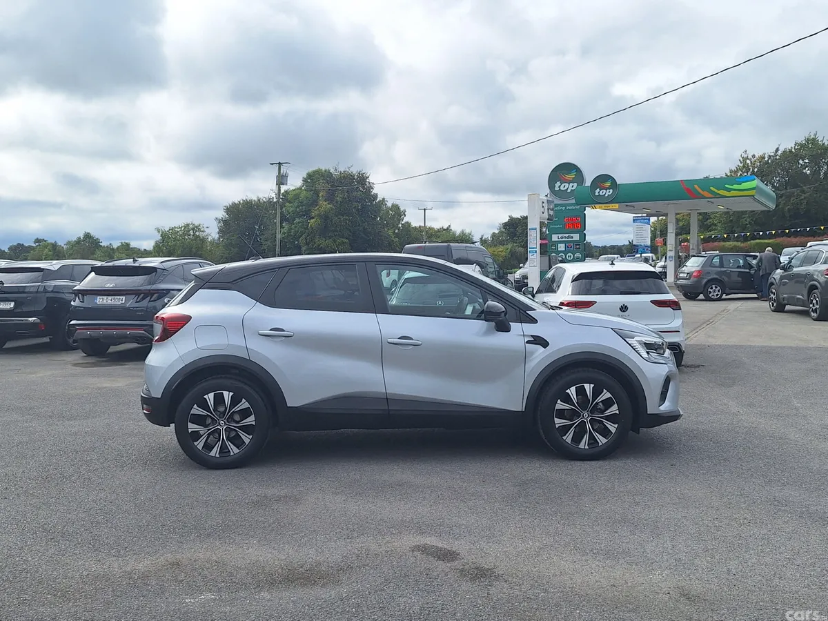 Renault Captur Hatchback, Petrol, 2023, Grey