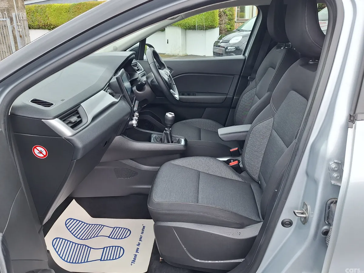 Renault Captur Hatchback, Petrol, 2023, Grey
