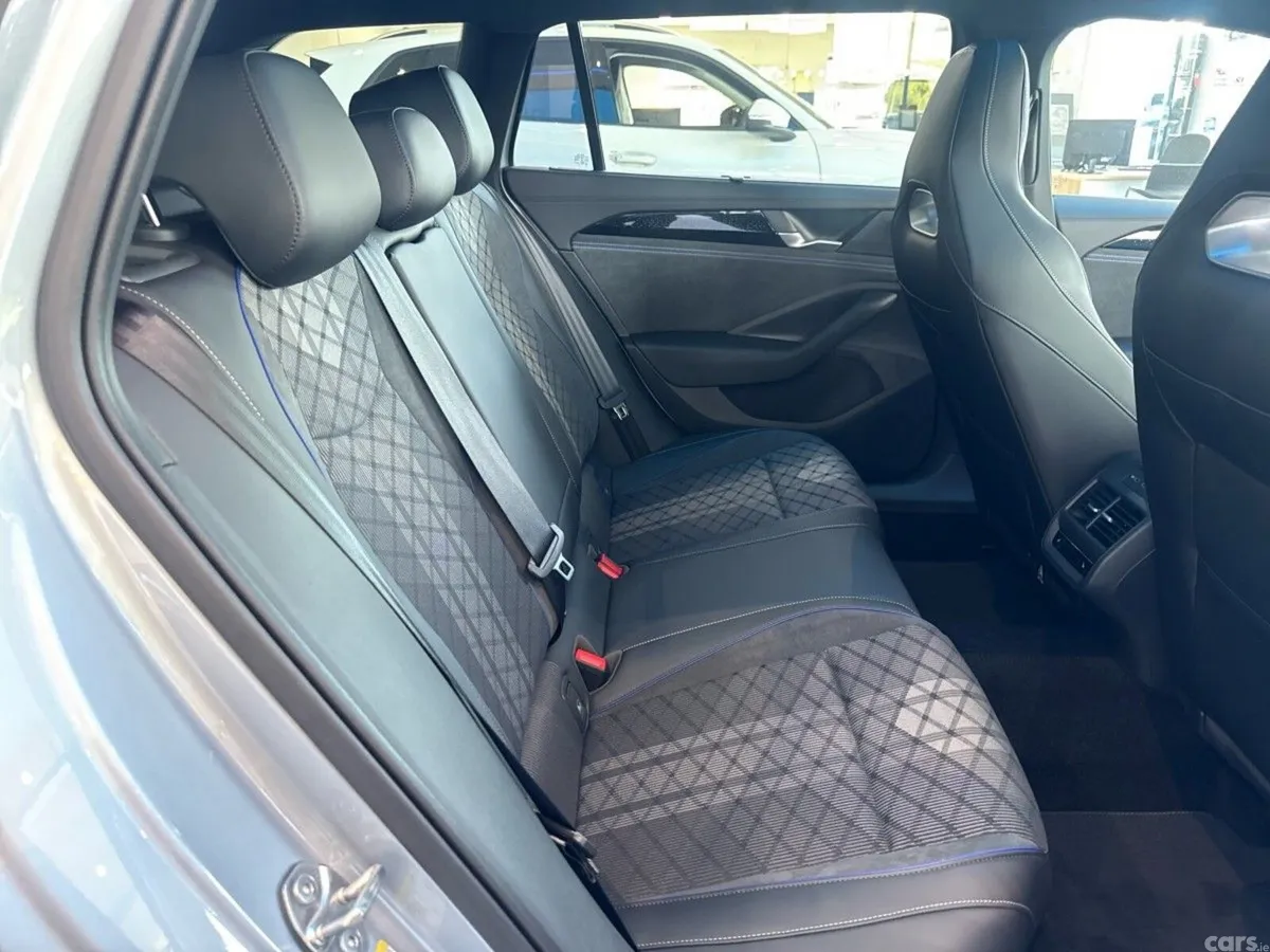 Volkswagen Passat Estate, Diesel, 2026, Grey