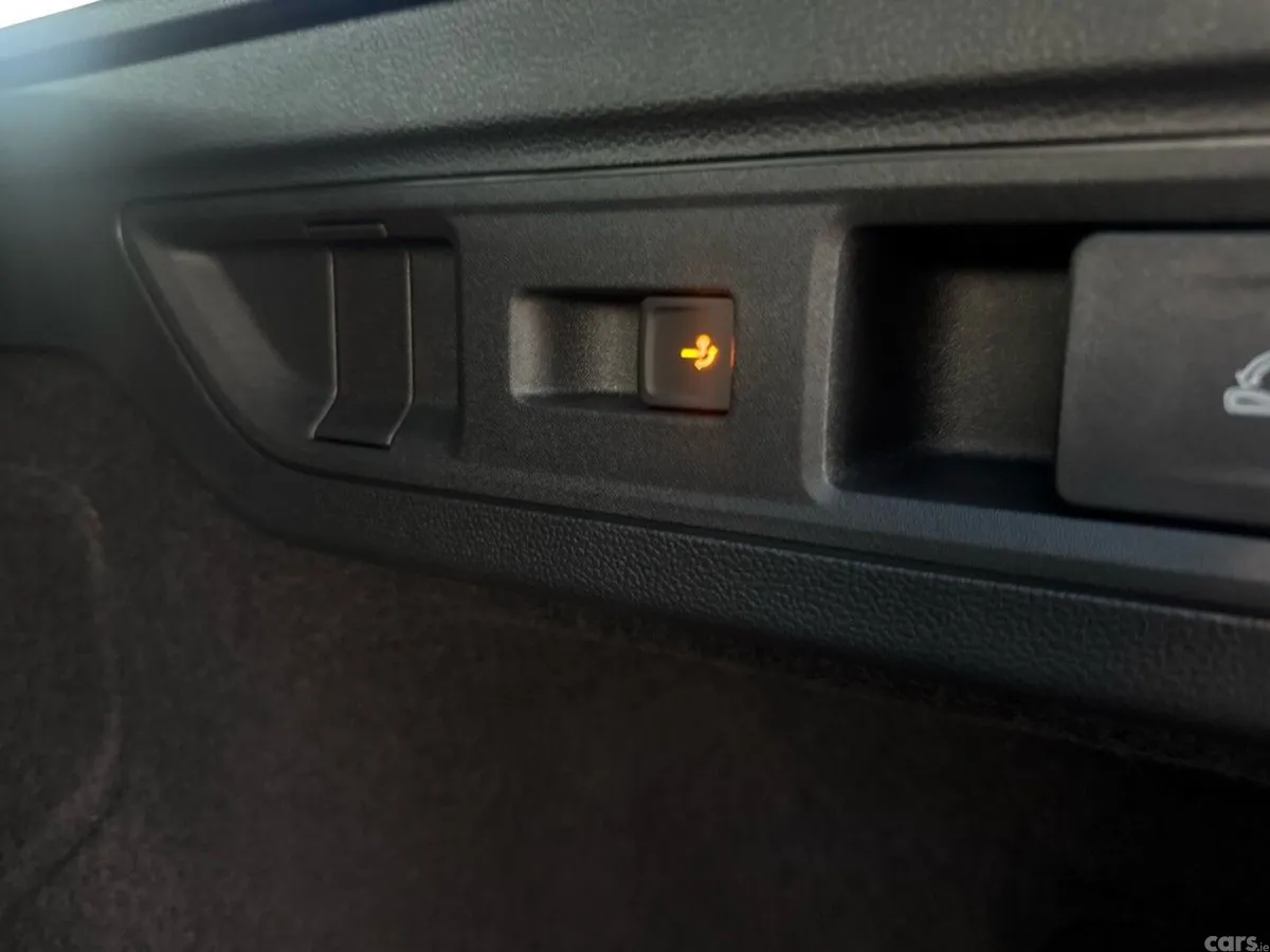 Volkswagen Passat Estate, Diesel, 2026, Grey
