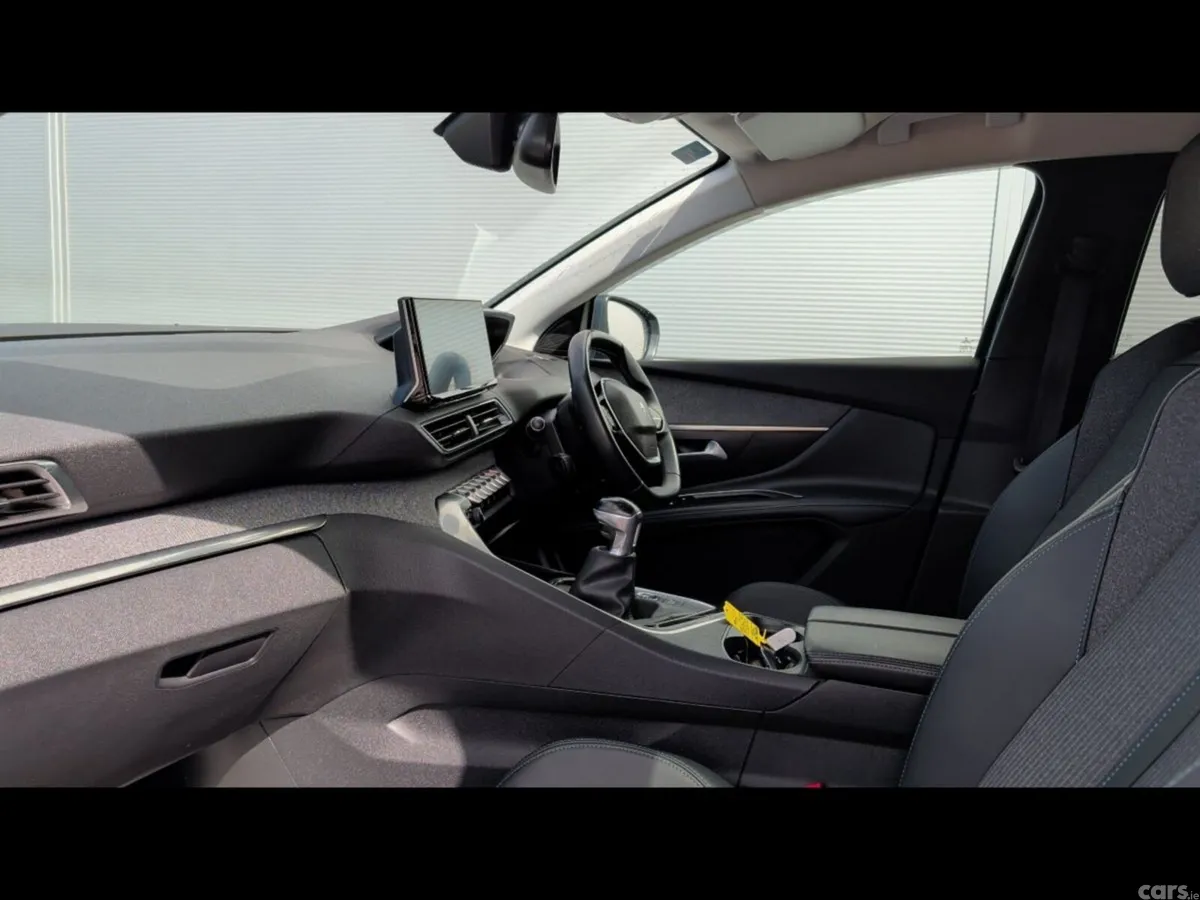 Peugeot 5008 MPV, Diesel, 2021, Blue