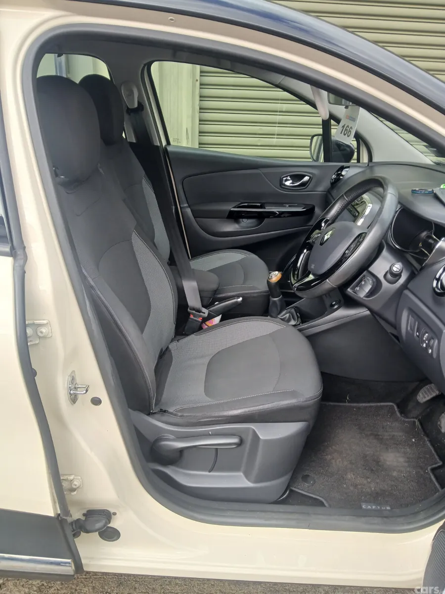 Renault Captur Hatchback, Diesel, 2016, White