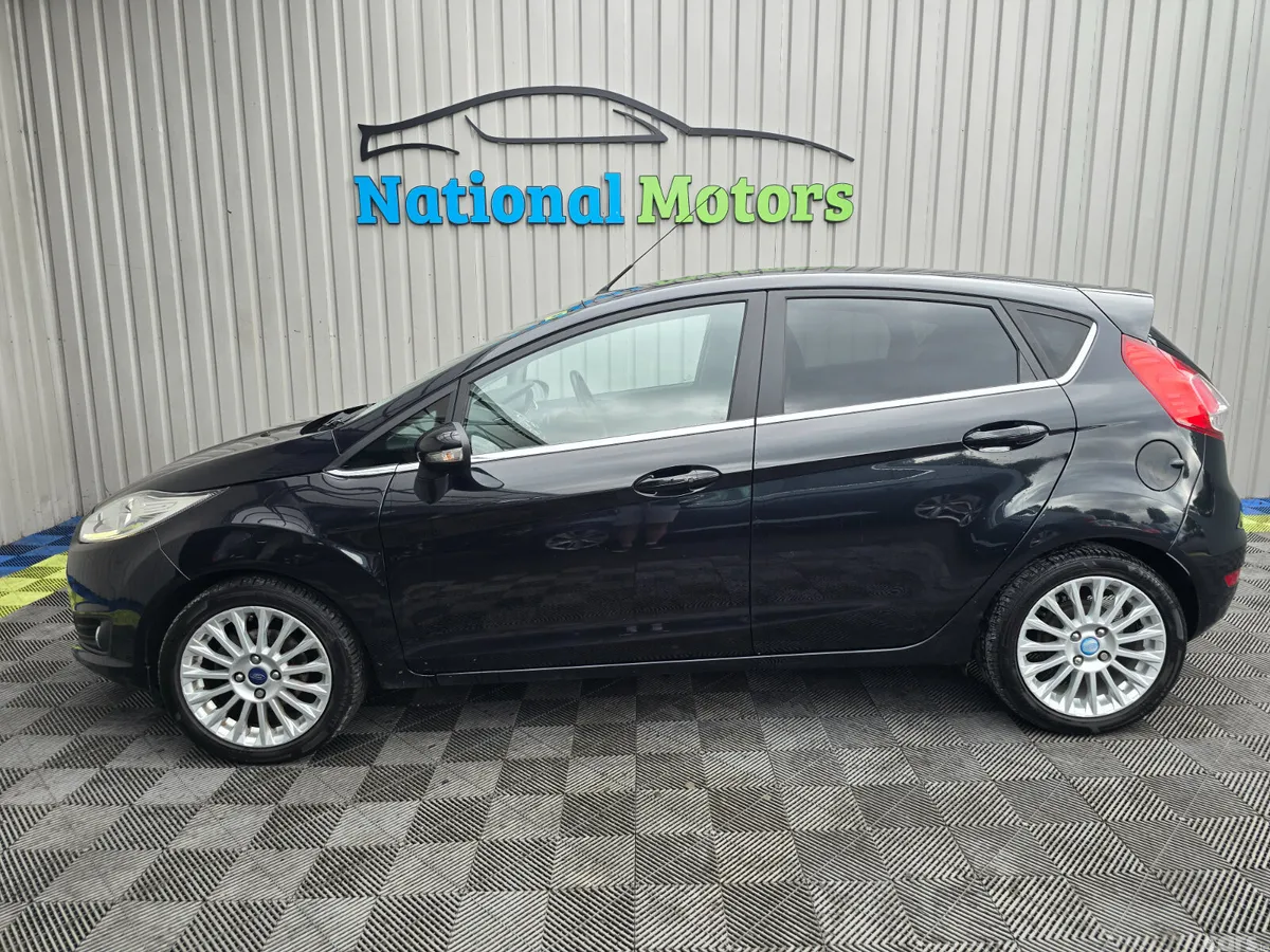 Ford Fiesta Hatchback, Petrol, 2014, Black