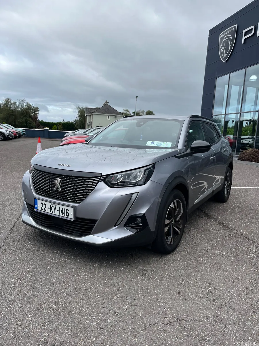 Peugeot 2008 MPV, Petrol, 2022, Grey