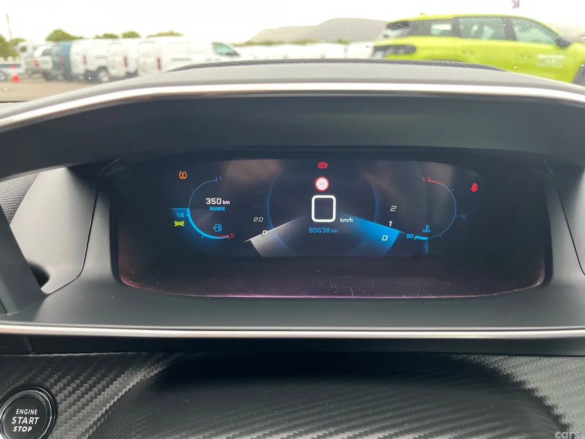 Peugeot 2008 MPV, Petrol, 2022, Grey