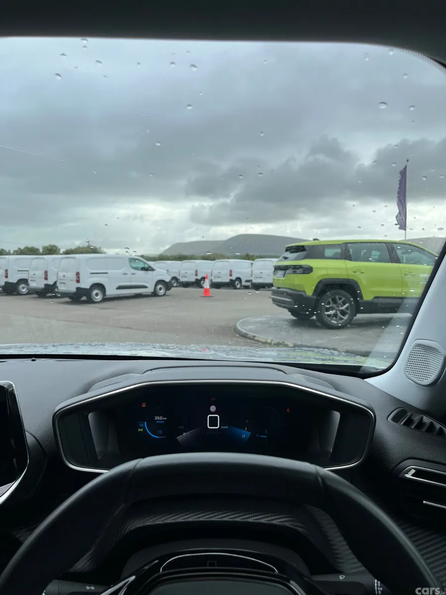 Peugeot 2008 MPV, Petrol, 2022, Grey
