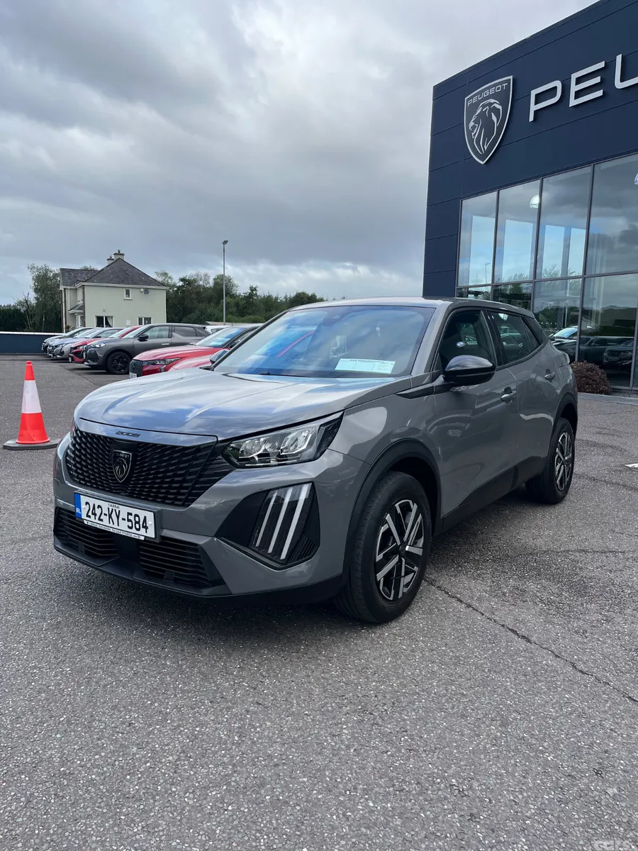 Peugeot 2008 MPV, Petrol, 2024, Grey